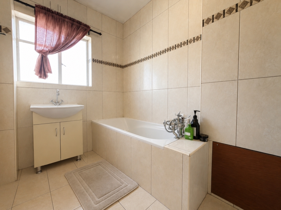 2 Bedroom Property for Sale in Claremont Western Cape